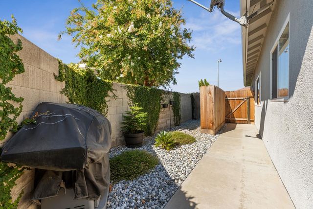 3300 Spring Garden Dr, Turlock, CA 95382