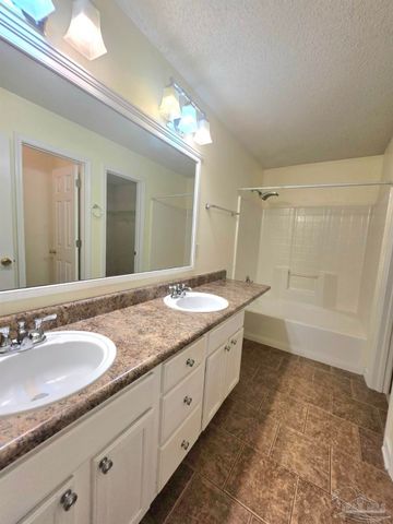 1059 Simpson St, Pensacola, FL 32526