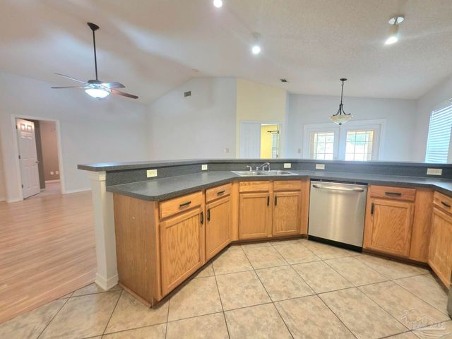 1059 Simpson St, Pensacola, FL 32526