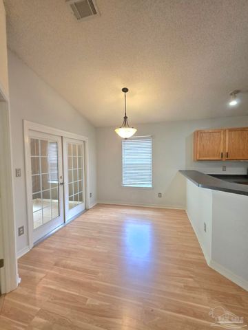 1059 Simpson St, Pensacola, FL 32526