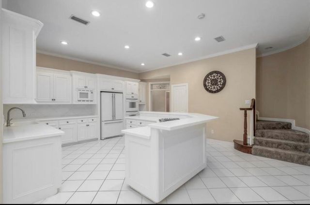 94 E Fairbranch Circle, The Woodlands, TX 77382