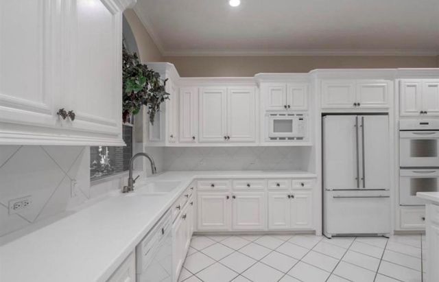 94 E Fairbranch Circle, The Woodlands, TX 77382