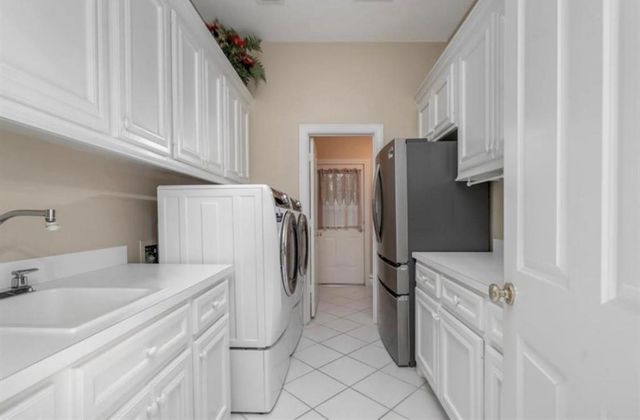 94 E Fairbranch Circle, The Woodlands, TX 77382