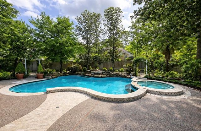 94 E Fairbranch Circle, The Woodlands, TX 77382