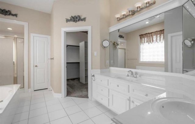 94 E Fairbranch Circle, The Woodlands, TX 77382