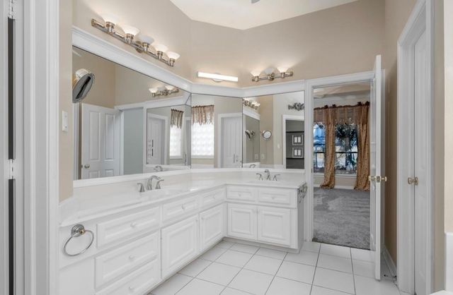 94 E Fairbranch Circle, The Woodlands, TX 77382