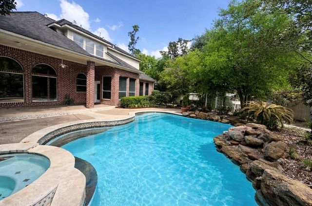 94 E Fairbranch Circle, The Woodlands, TX 77382