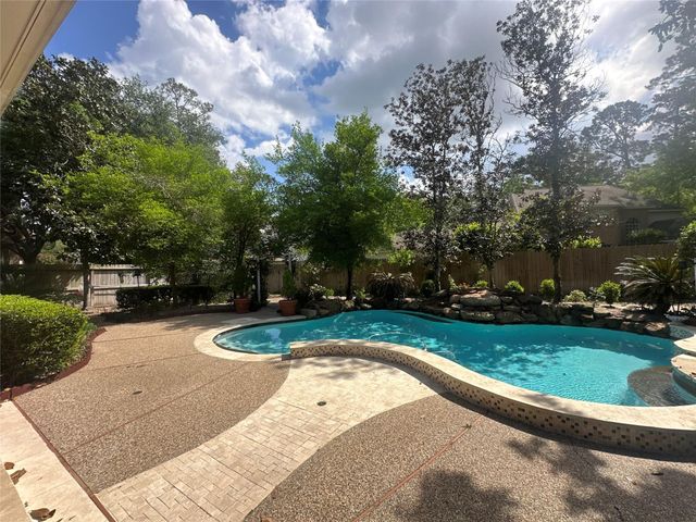 94 E Fairbranch Circle, The Woodlands, TX 77382