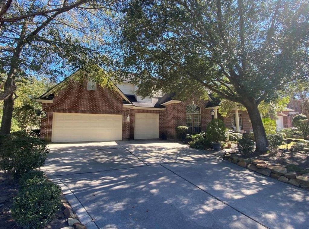 94 E Fairbranch Circle, The Woodlands, TX 77382