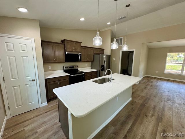 704 W Haguer Place, Citrus Springs, FL 34434