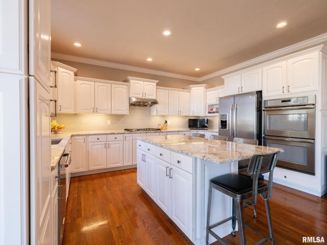 5807 W IVYBRIDGE Place, Peoria, IL 61615