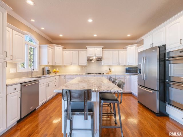 5807 W IVYBRIDGE Place, Peoria, IL 61615