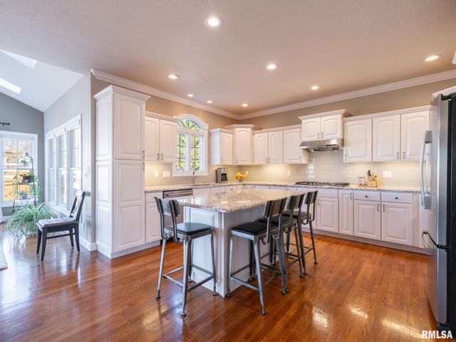 5807 W IVYBRIDGE Place, Peoria, IL 61615