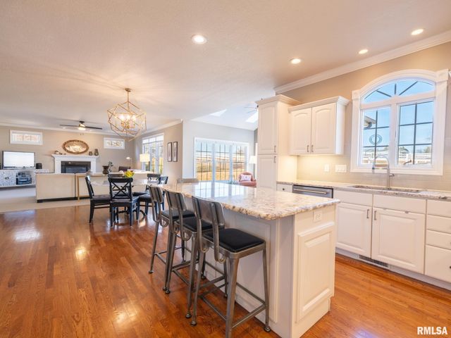 5807 W IVYBRIDGE Place, Peoria, IL 61615