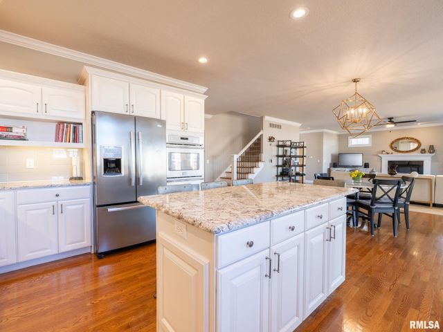 5807 W IVYBRIDGE Place, Peoria, IL 61615