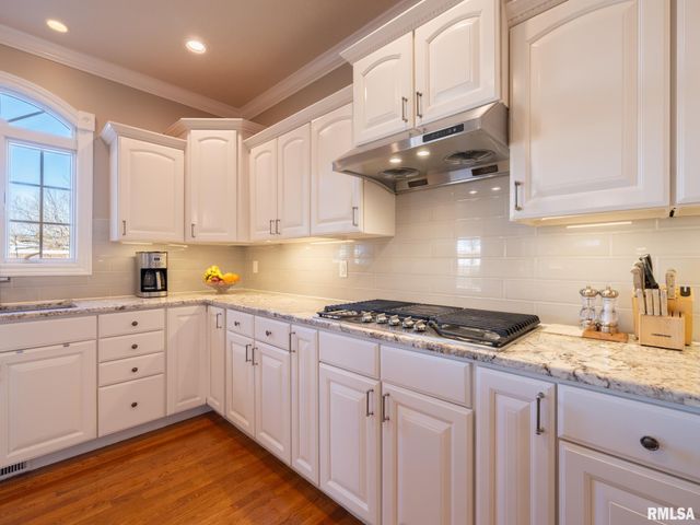 5807 W IVYBRIDGE Place, Peoria, IL 61615