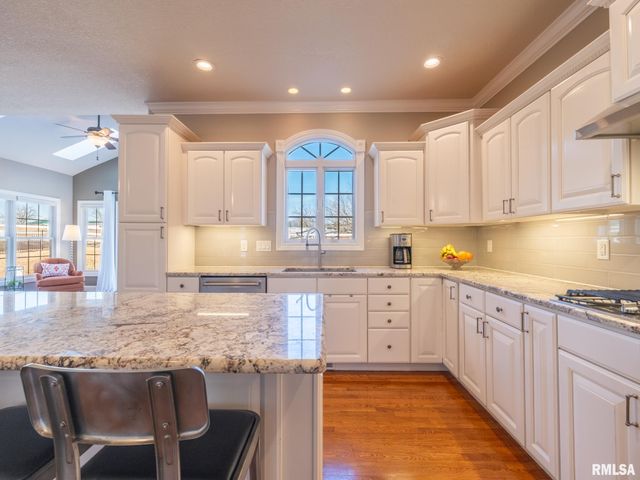 5807 W IVYBRIDGE Place, Peoria, IL 61615