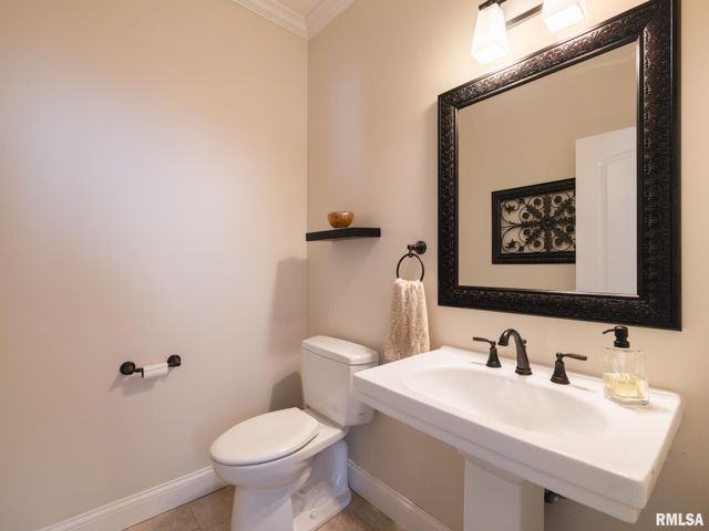 5807 W IVYBRIDGE Place, Peoria, IL 61615