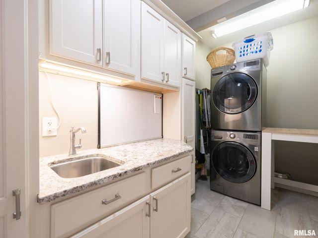 5807 W IVYBRIDGE Place, Peoria, IL 61615