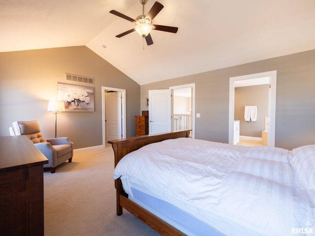 5807 W IVYBRIDGE Place, Peoria, IL 61615