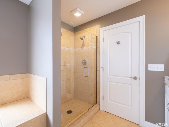 5807 W IVYBRIDGE Place, Peoria, IL 61615