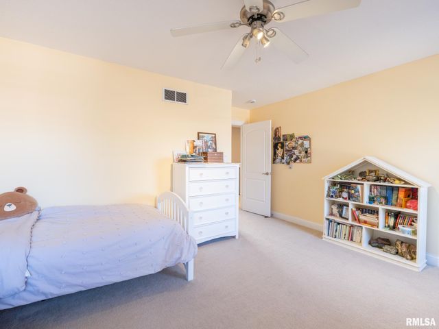 5807 W IVYBRIDGE Place, Peoria, IL 61615