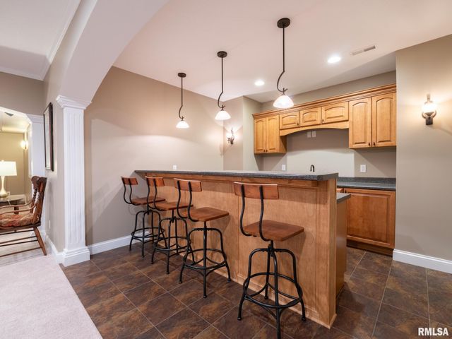 5807 W IVYBRIDGE Place, Peoria, IL 61615