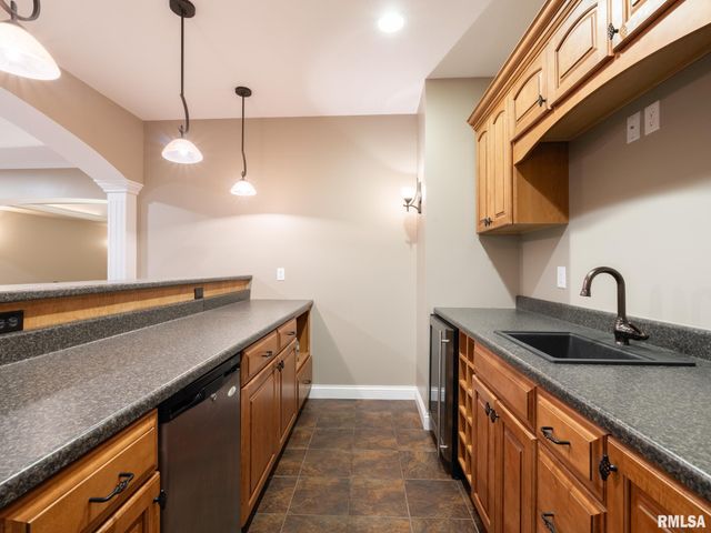 5807 W IVYBRIDGE Place, Peoria, IL 61615