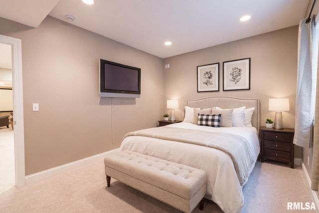 5807 W IVYBRIDGE Place, Peoria, IL 61615