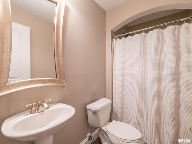 5807 W IVYBRIDGE Place, Peoria, IL 61615