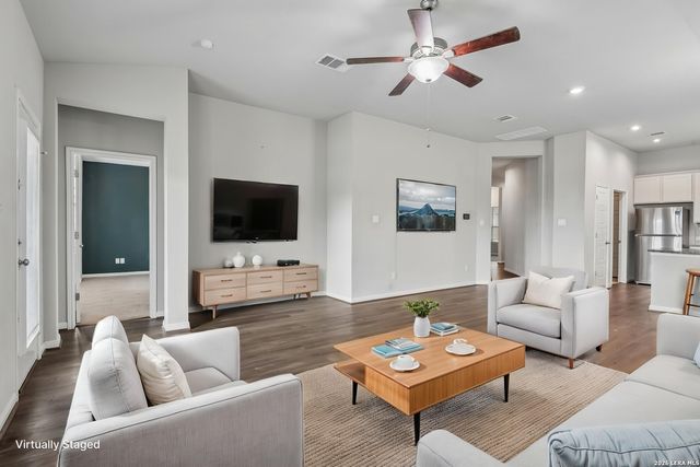 4902 Drovers Path, St Hedwig, TX 78152