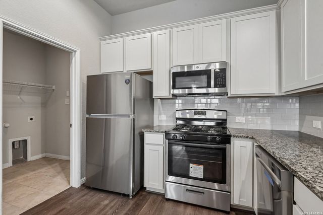 4902 Drovers Path, St Hedwig, TX 78152