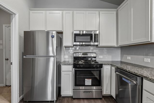 4902 Drovers Path, St Hedwig, TX 78152