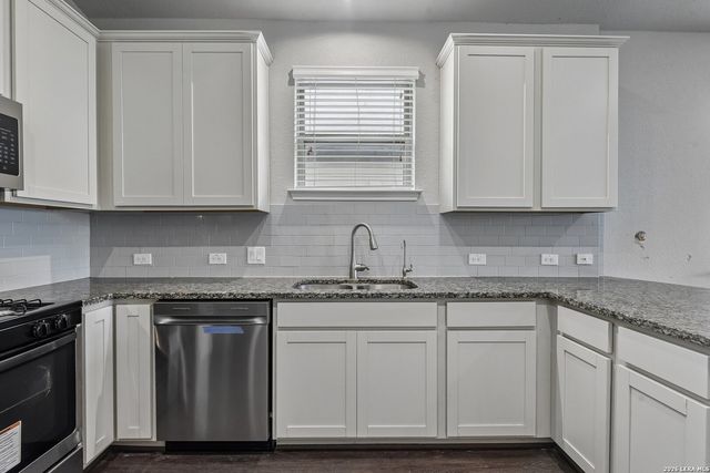 4902 Drovers Path, St Hedwig, TX 78152