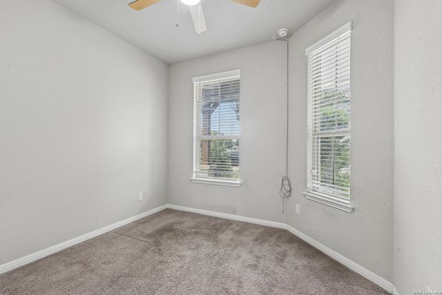 4902 Drovers Path, St Hedwig, TX 78152