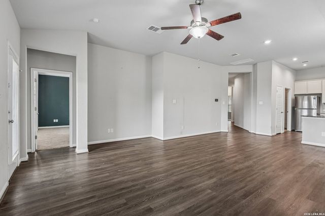 4902 Drovers Path, St Hedwig, TX 78152