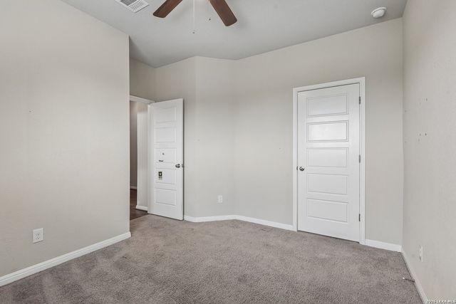 4902 Drovers Path, St Hedwig, TX 78152