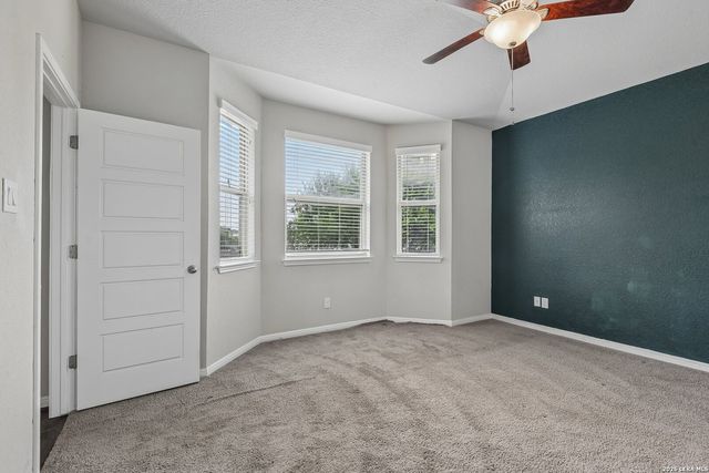 4902 Drovers Path, St Hedwig, TX 78152