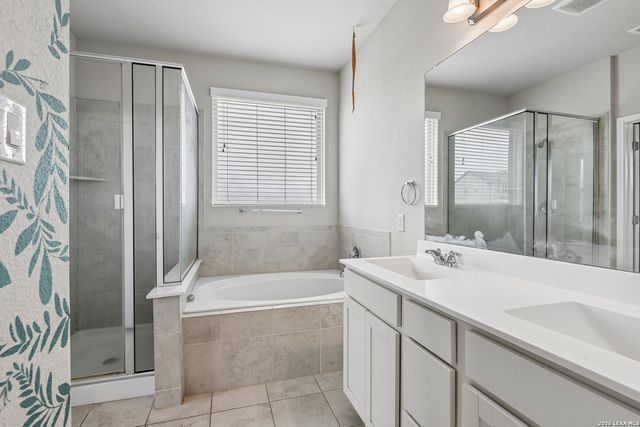 4902 Drovers Path, St Hedwig, TX 78152