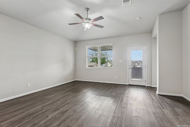 4902 Drovers Path, St Hedwig, TX 78152