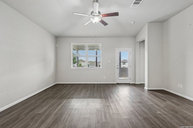 4902 Drovers Path, St Hedwig, TX 78152