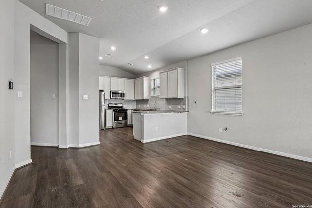 4902 Drovers Path, St Hedwig, TX 78152