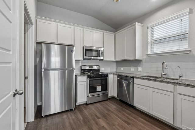 4902 Drovers Path, St Hedwig, TX 78152