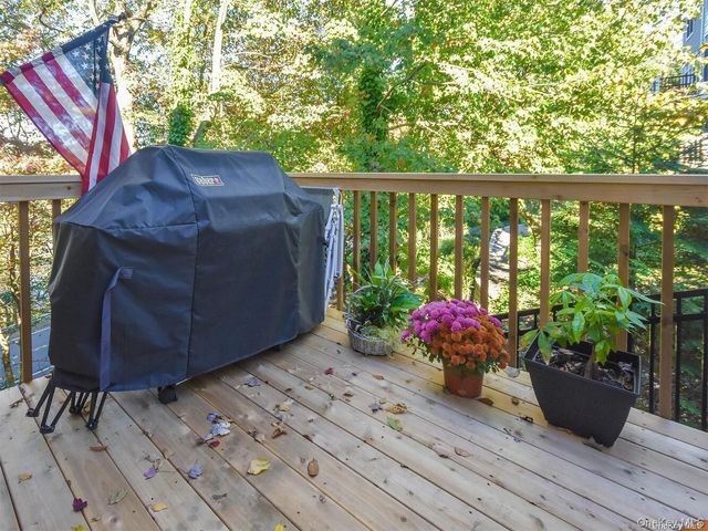 3 Ale Court, Centerport, NY 11721