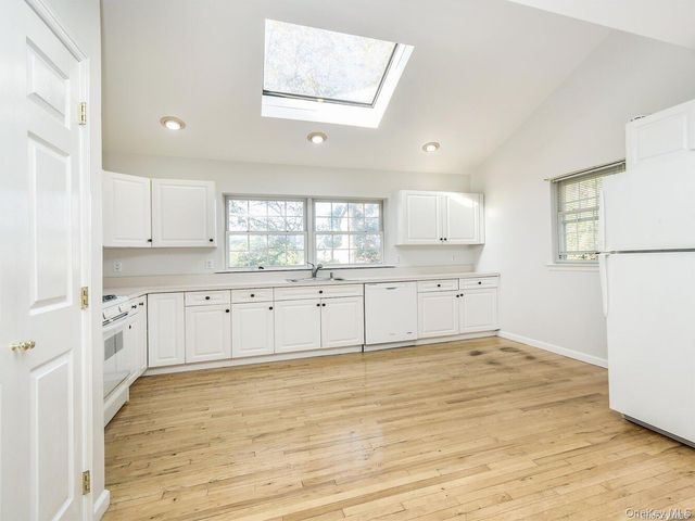 3 Ale Court, Centerport, NY 11721