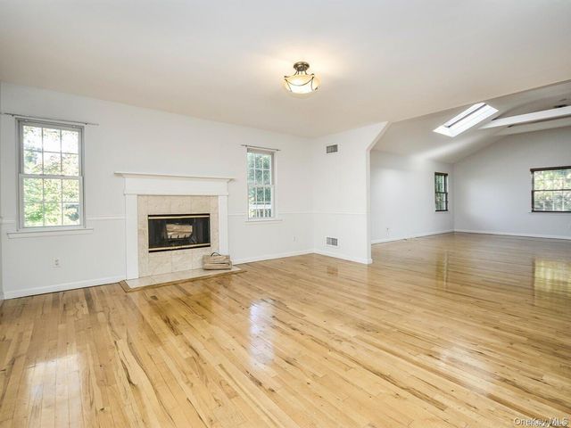 3 Ale Court, Centerport, NY 11721