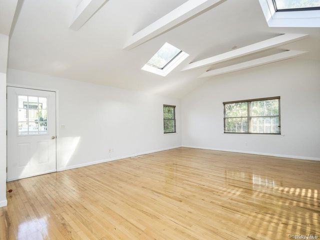 3 Ale Court, Centerport, NY 11721