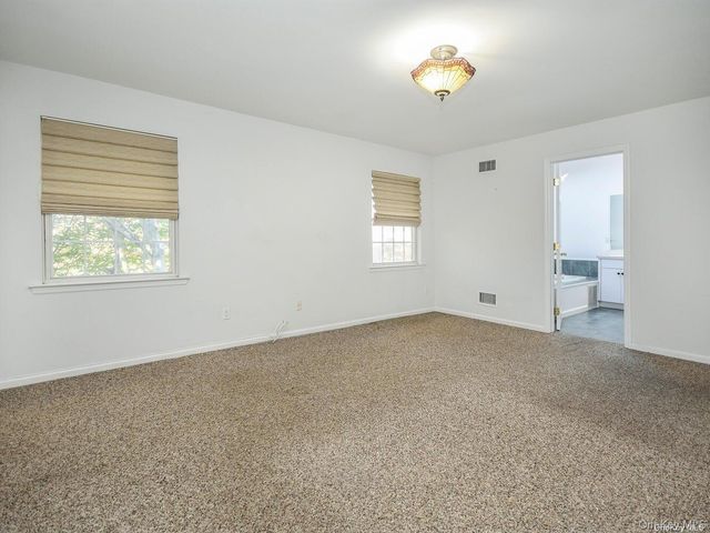 3 Ale Court, Centerport, NY 11721