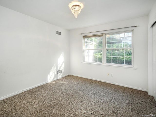 3 Ale Court, Centerport, NY 11721