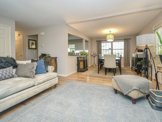 3 Ale Court, Centerport, NY 11721